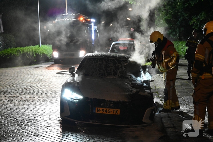 Hulpdiensten snel ter plaatse bij autobrand