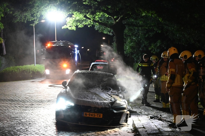 Hulpdiensten snel ter plaatse bij autobrand