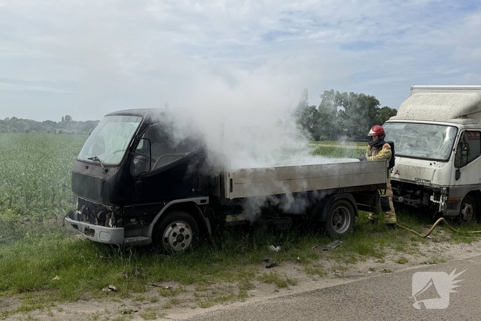 Afval in brand op vrachtwagen