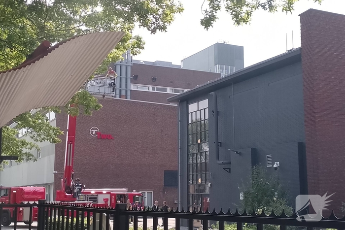 Brandweer in actie bij rook uit schoorsteen