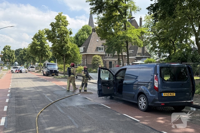 Voertuigbrand in bestelbusje onder controle