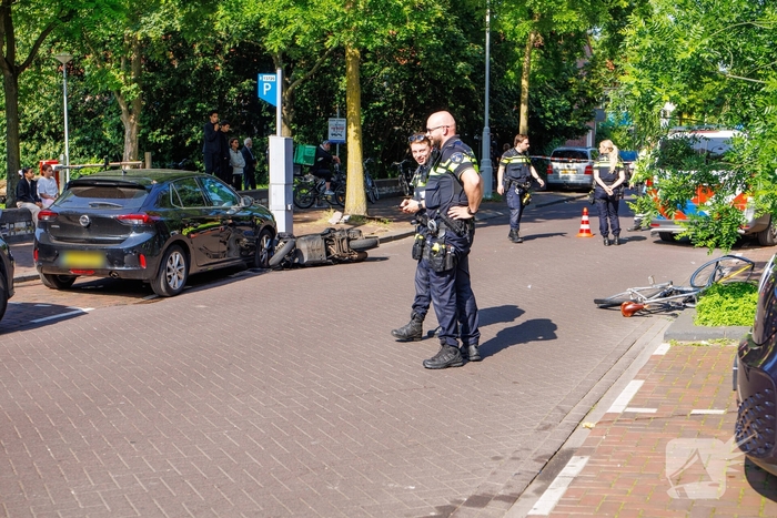 Fietser gewond bij aanrijding met motorscooter
