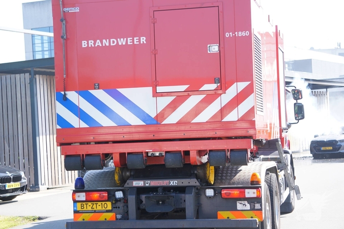 Brand in elektrische auto geblust