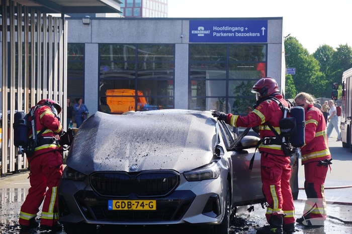 Brand in elektrische auto geblust