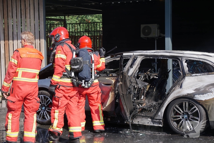 Brand in elektrische auto geblust