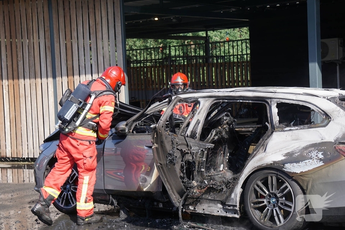 Brand in elektrische auto geblust