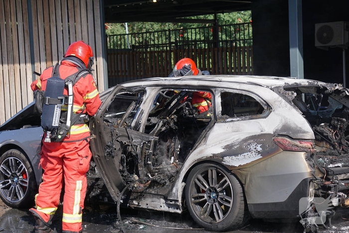 Brand in elektrische auto geblust