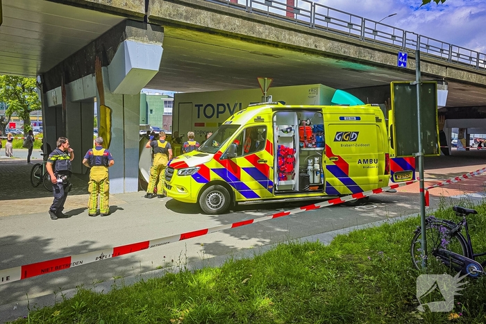 Fietser raakt zwaargewond bij aanrijding met vrachtwagen