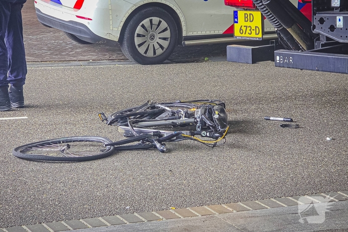 Fietser raakt zwaargewond bij aanrijding met vrachtwagen