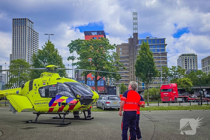 Fietser raakt zwaargewond bij aanrijding met vrachtwagen