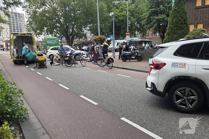 Flinke verkeershinder na ongeval tussen fietser en scooterrijder