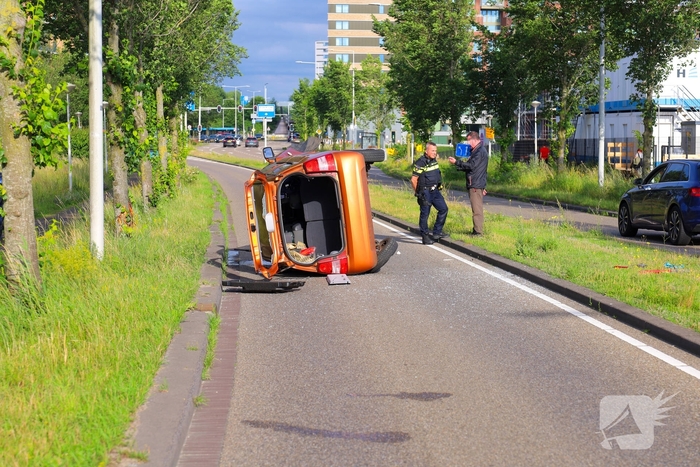Auto kantelt na eenzijdig ongeval