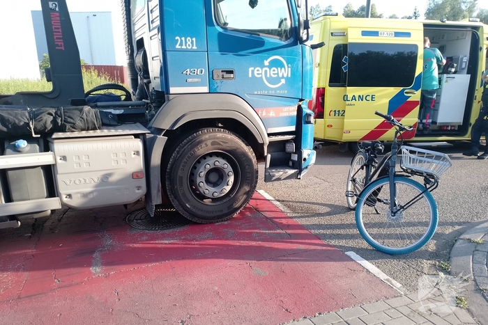 Fietser gewond bij aanrijding met vrachtwagen