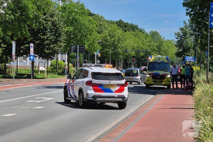 Fietser gecontroleerd na aanrijding met auto op kruising