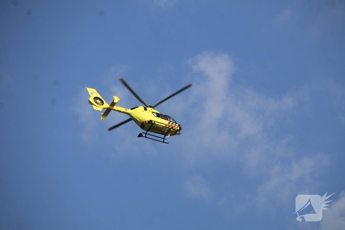 Vrouw raakt zwaargewond in rivier, hulpdiensten groots ingezet