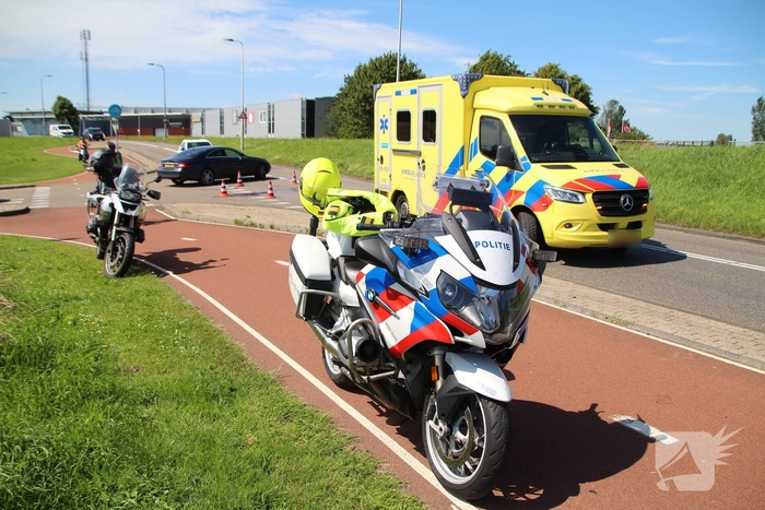 Ongeval tussen motor en auto zorgt voor schade en verkeershinder