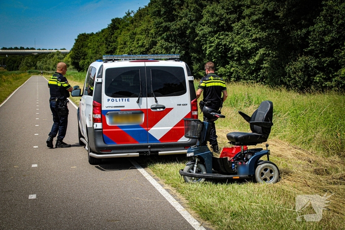 Scootmobiel aangetroffen in sloot tijdens zoekactie