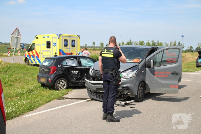 Flinke aanrijding op kruising