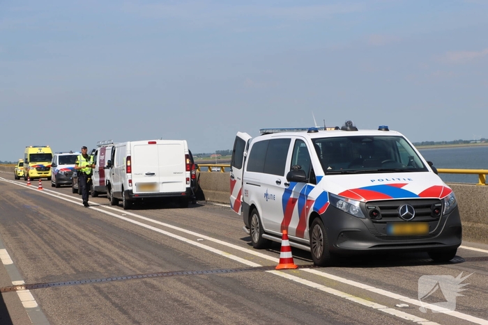 Vier voertuigen betrokken bij kop-staartbotsing op Zeelandbrug
