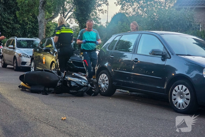 Ongeval met auto en scooter