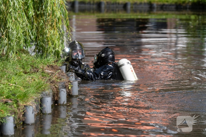 Wapen en telefoons gevonden tijdens zoekactie in water na schietpartij