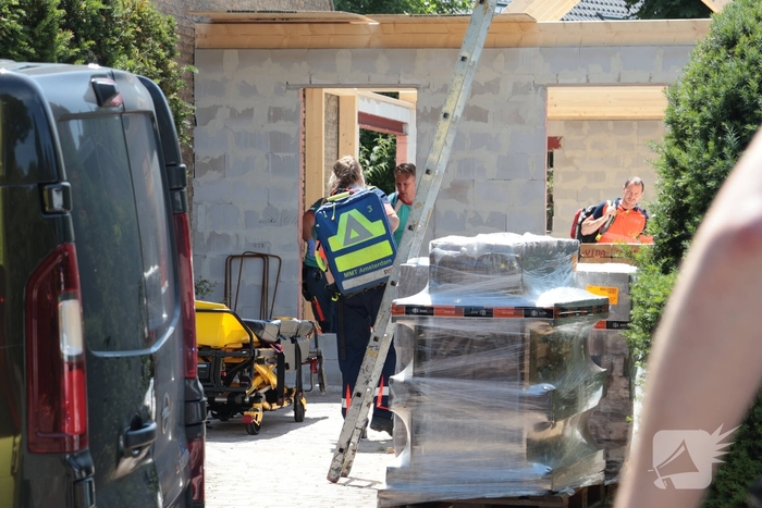 Ongeval tijdens bouwwerkzaamheden leidt tot ziekenhuisopname