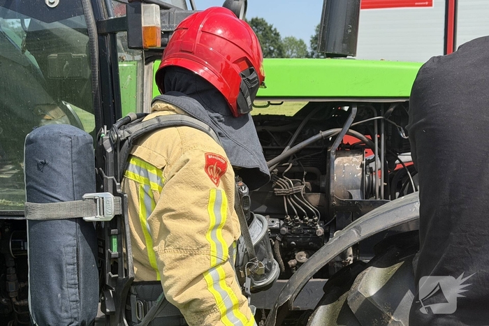 Brand in landbouwvoertuig leidt tot rookontwikkeling