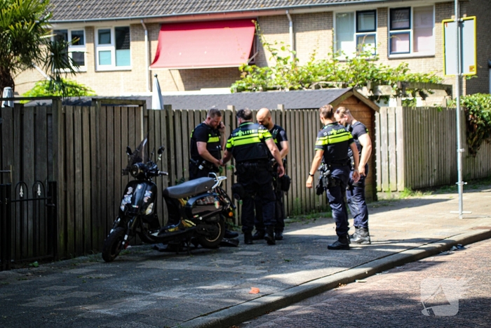 Aanrijding met scooter leidt tot zoektocht naar vuurwapen