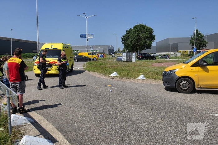 Ongeval tussen bestelbus en scooter