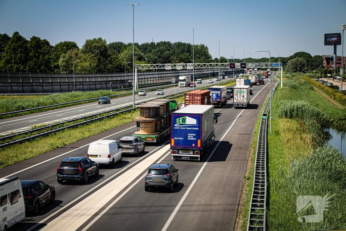 Kop-staartbotsing leidt tot lange files