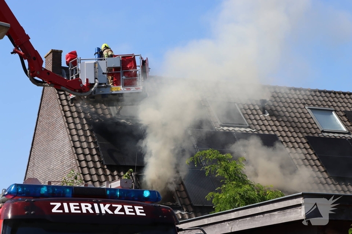 Bewoner nagekeken na uitslaande woningbrand