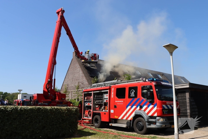 Bewoner nagekeken na uitslaande woningbrand