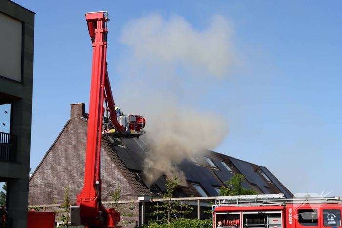 Bewoner nagekeken na uitslaande woningbrand