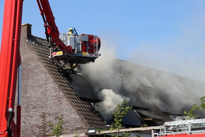 Bewoner nagekeken na uitslaande woningbrand