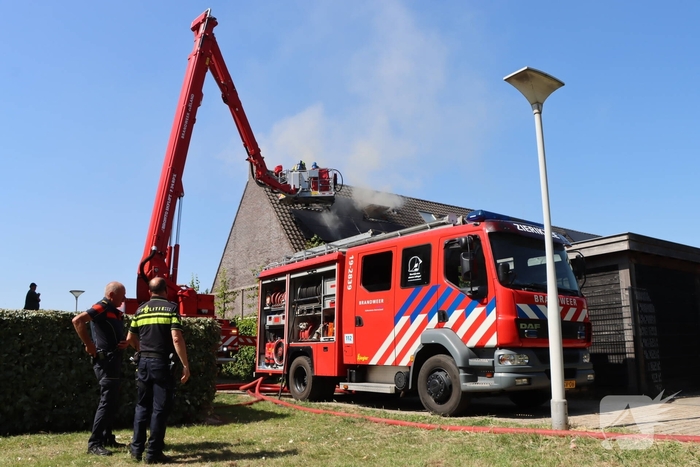 Bewoner nagekeken na uitslaande woningbrand
