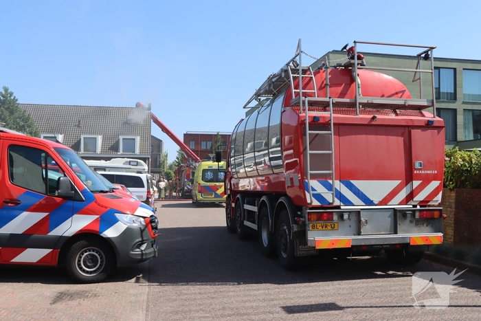 Bewoner nagekeken na uitslaande woningbrand