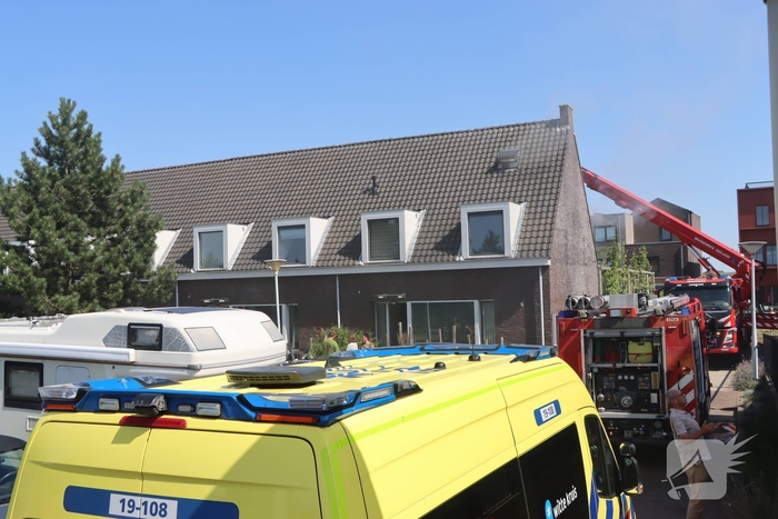 Bewoner nagekeken na uitslaande woningbrand