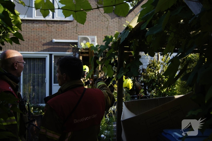 Sloopwerkzaamheden na brand in bijgebouw
