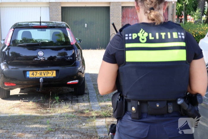 Politie doet forensisch onderzoek naar twee verdachte autobranden